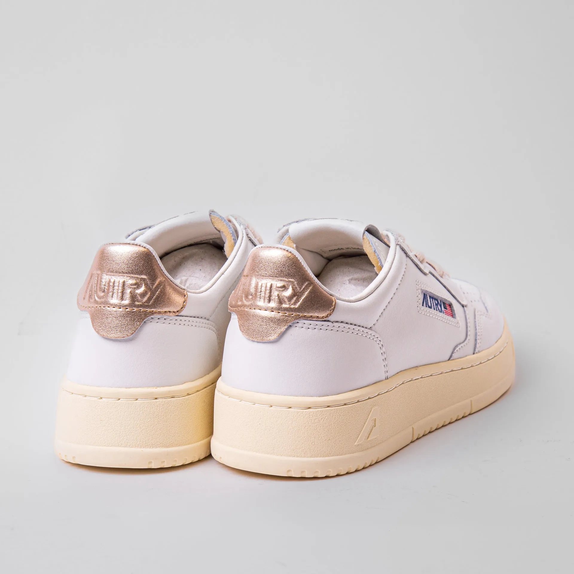 AUTRY MEDALIST LOW SNEAKERS AULW-LL 06