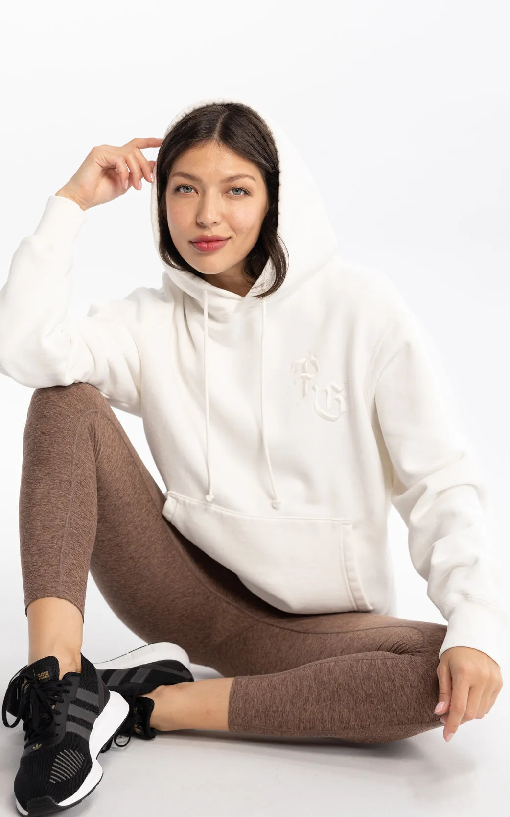 CENTRAL PARK WEST PULLOVER FLEECE HOODIE IN OFF WHITE