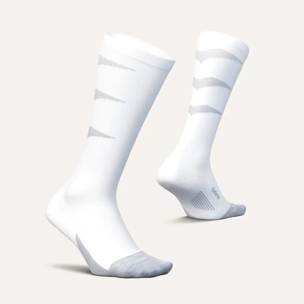 Feetures Graduated Compression Light Cushion Knee High - White