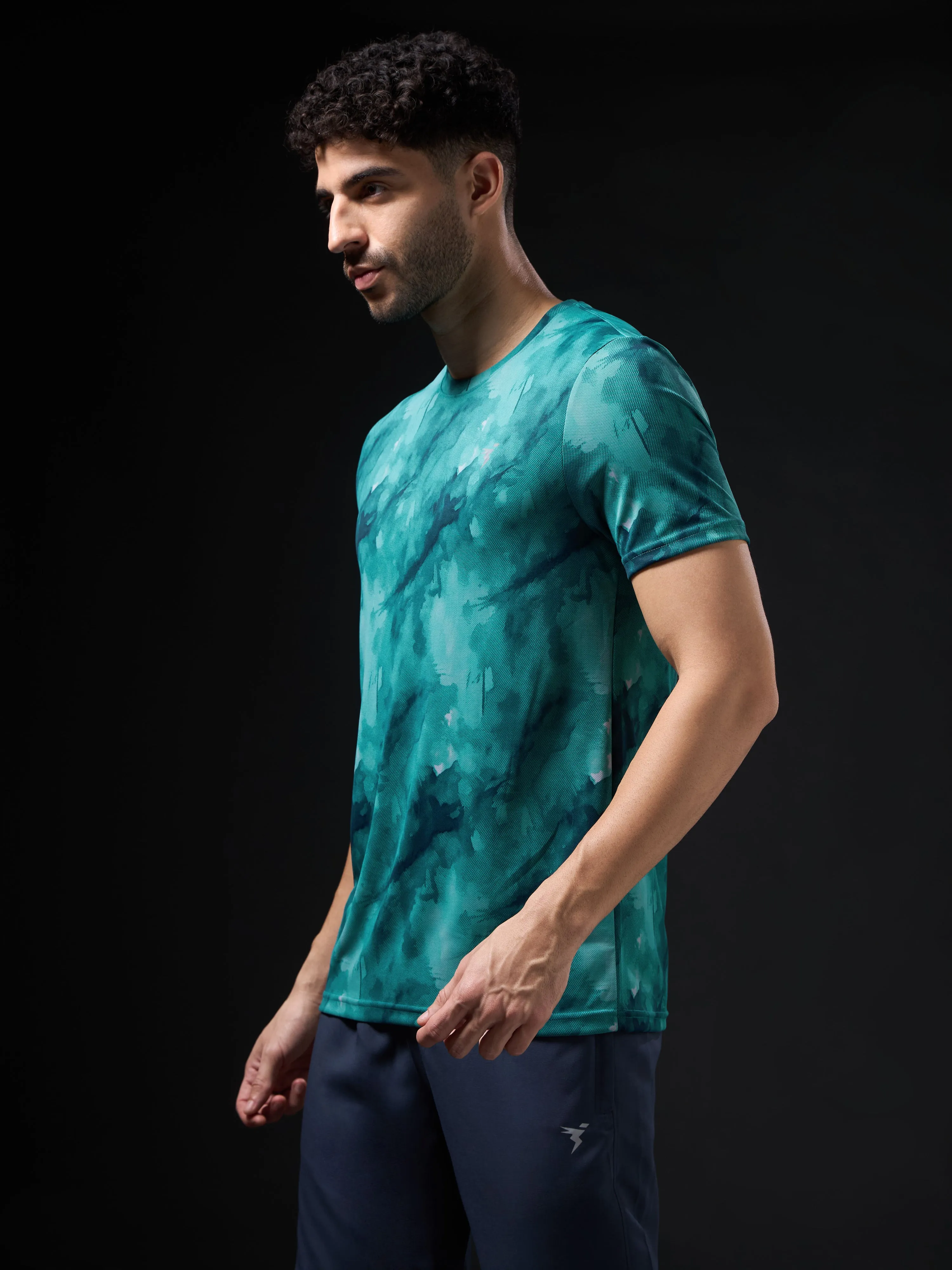 Men Abstract Print Slim Fit Crew Neck T-shirt with TECHNO COOL 