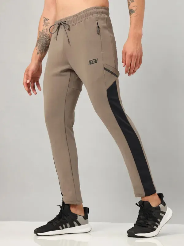 Men Colorblock Relax Fit Trackpants with ELASTO PLUS